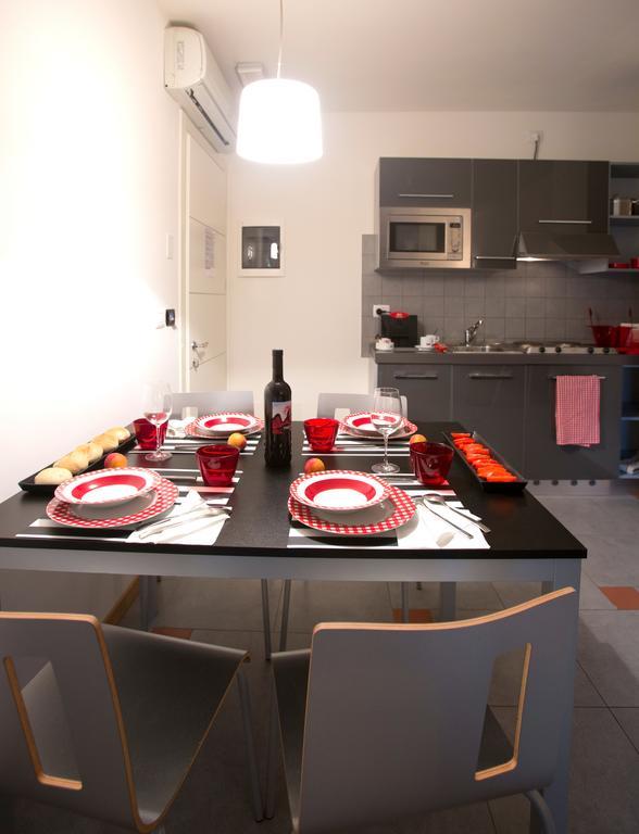 Lacroma Aparthotel Grado Phòng bức ảnh