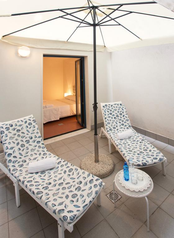 Lacroma Aparthotel Grado Phòng bức ảnh